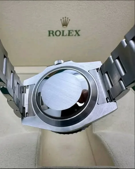 Rolex Submariner Date "Hulk" 40mm Green Sunburst Dial Green Cerachrom Bezel Oyster Bracelet 116610LV | 2017 Discontinued Full Set - Image 5