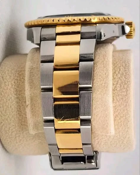 Rolex Submariner Date 40mm Black Dial Two-Tone Yellow Gold & Steel Oyster Bracelet 16613 | Vintage 1999 Full Set - Image 2