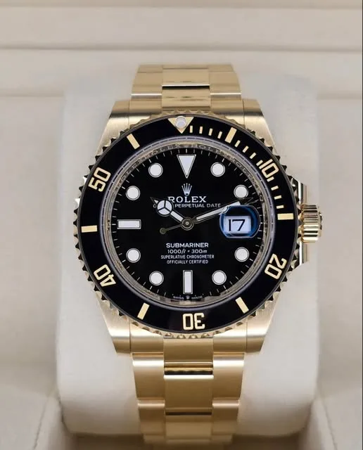 Rolex Submariner Date "Blacksy" 41mm Black Dial Black Cerachrom Bezel Solid 18k Yellow Gold Oyster Bracelet 126618LN | 2023 Full Set