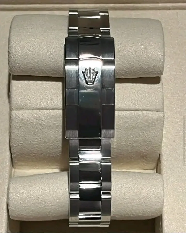 Rolex Datejust 41mm Mint Green Sunray Dial 18k White Gold Fluted Bezel Oyster Bracelet 126334 | 2025 Mint Full Set - Image 8