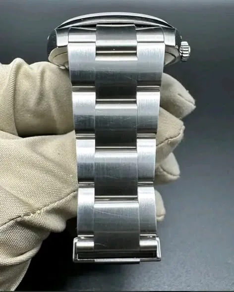 Rolex Oyster Perpetual 41mm Coral Red Lacquer Dial Smooth Bezel Oyster Bracelet 124300 | 2021 Box & Papers — Now Discontinued - Image 4