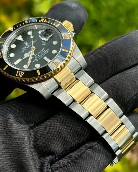 Rolex Submariner Date 40mm "Two-Tone Black" Yellow Rolesor Black Cerachrom Bezel Oyster Bracelet 116613LN | 2014 Full Set — Discontinued - Image 2