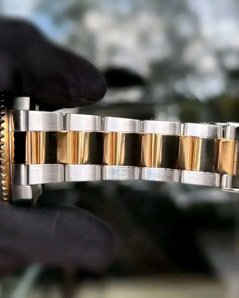 Rolex Submariner Date 40mm "Two-Tone Black" Yellow Rolesor Black Cerachrom Bezel Oyster Bracelet 116613LN | 2014 Full Set — Discontinued - Image 4